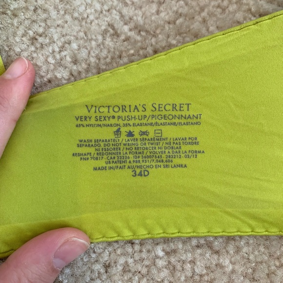 Victoria’s Secret push up bra - Picture 2 of 2